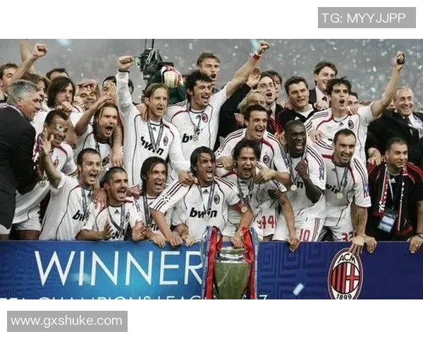 猜猜这位足球明星的庆祝动作背后隐藏的故事与情感