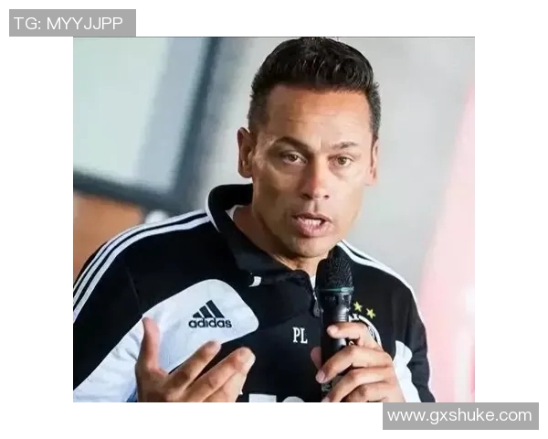 足球明星度假女伴的神秘来源揭秘与背后故事分析 足球明星度假女伴的神秘来源揭秘与背后故事分析