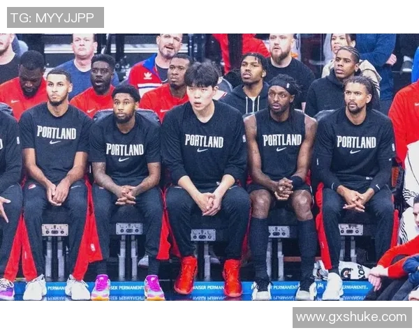 探索篮球明星的成长之路与辉煌成就背后的故事与奋斗历程